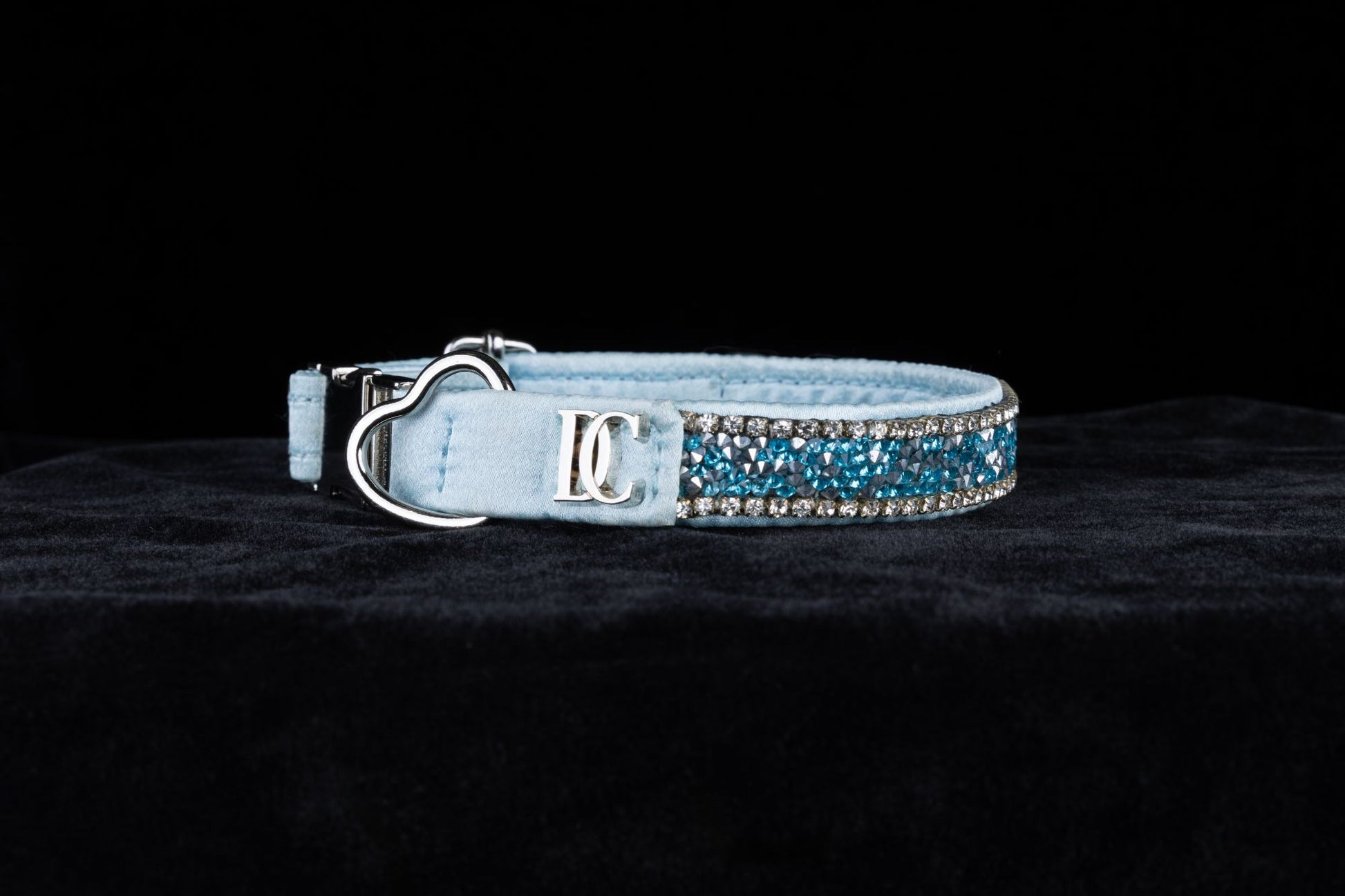 Katzenhalsband „Royal Sky“ – königsblau mit Kristallen