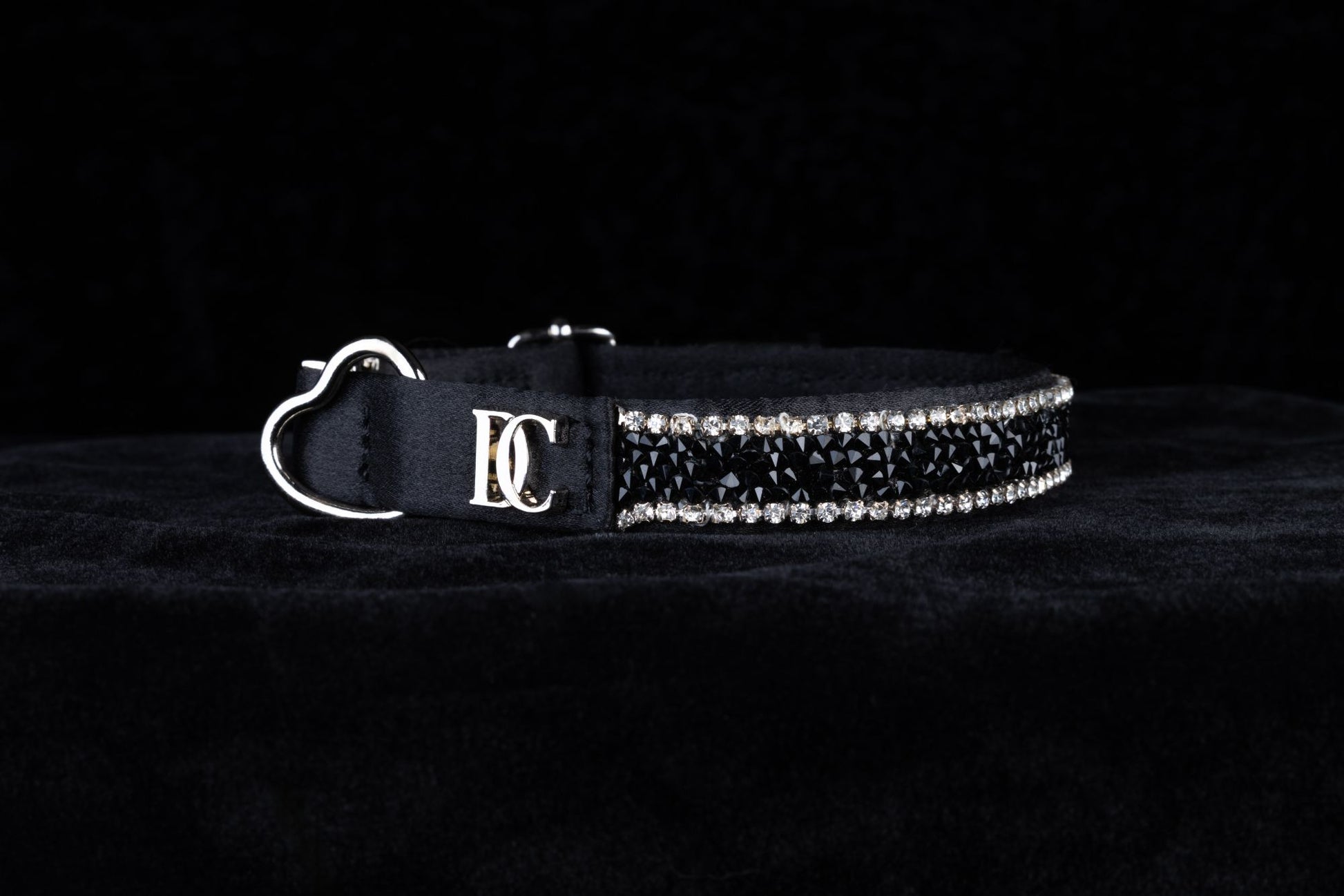 Katzenhalsband „Black Elegance“ – schwarz mit Kristallen